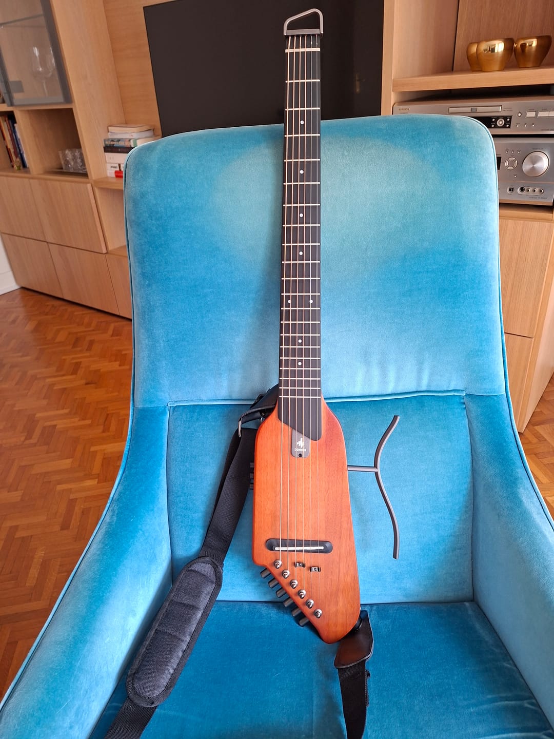 Customer photo review of 【Boîte ouverte】Donner HUSH™ I Guitare de Voyage Ultra-Légère