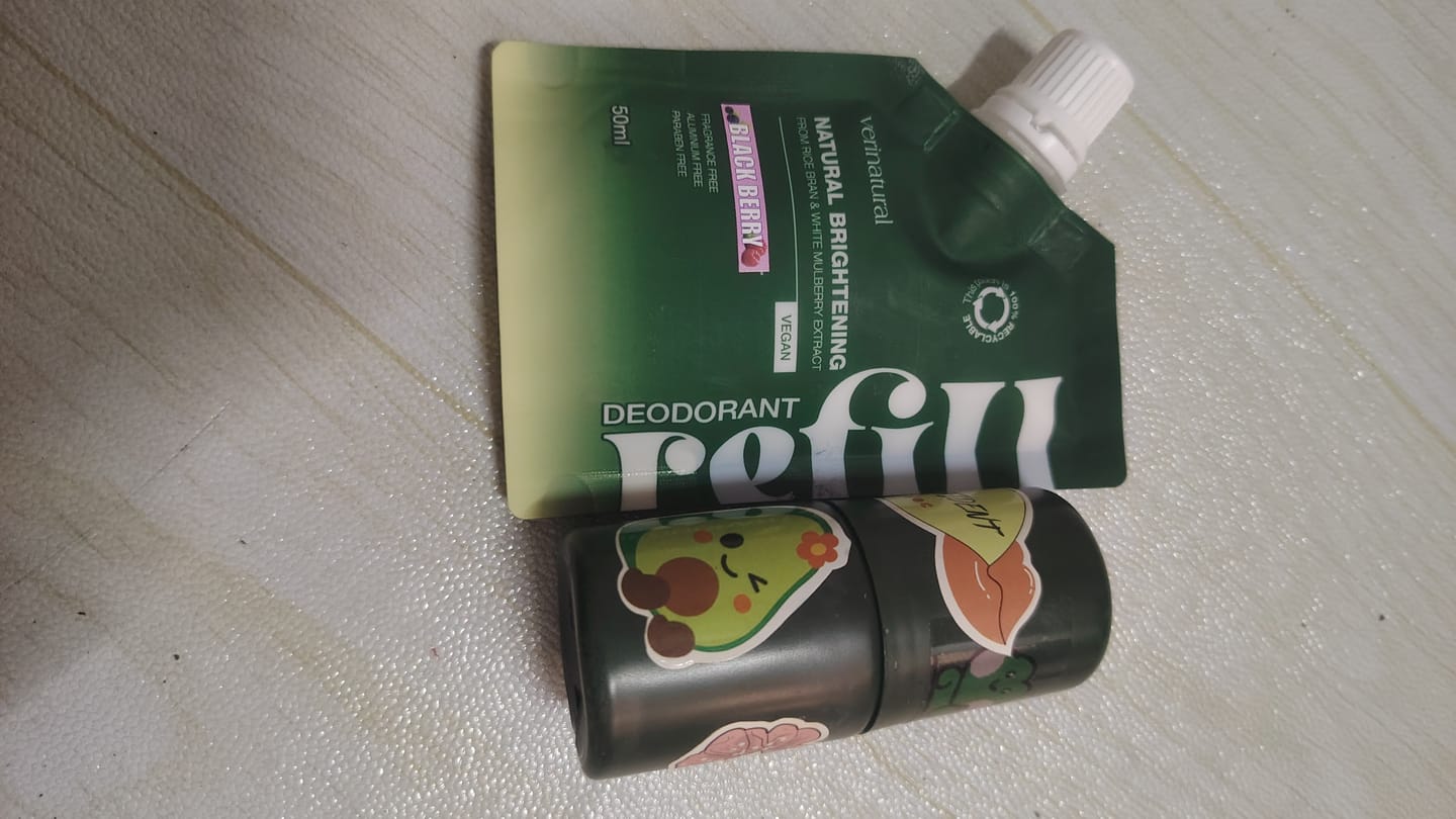 Customer photo review of Limited Edition - Black Berry Refillable Roll-on