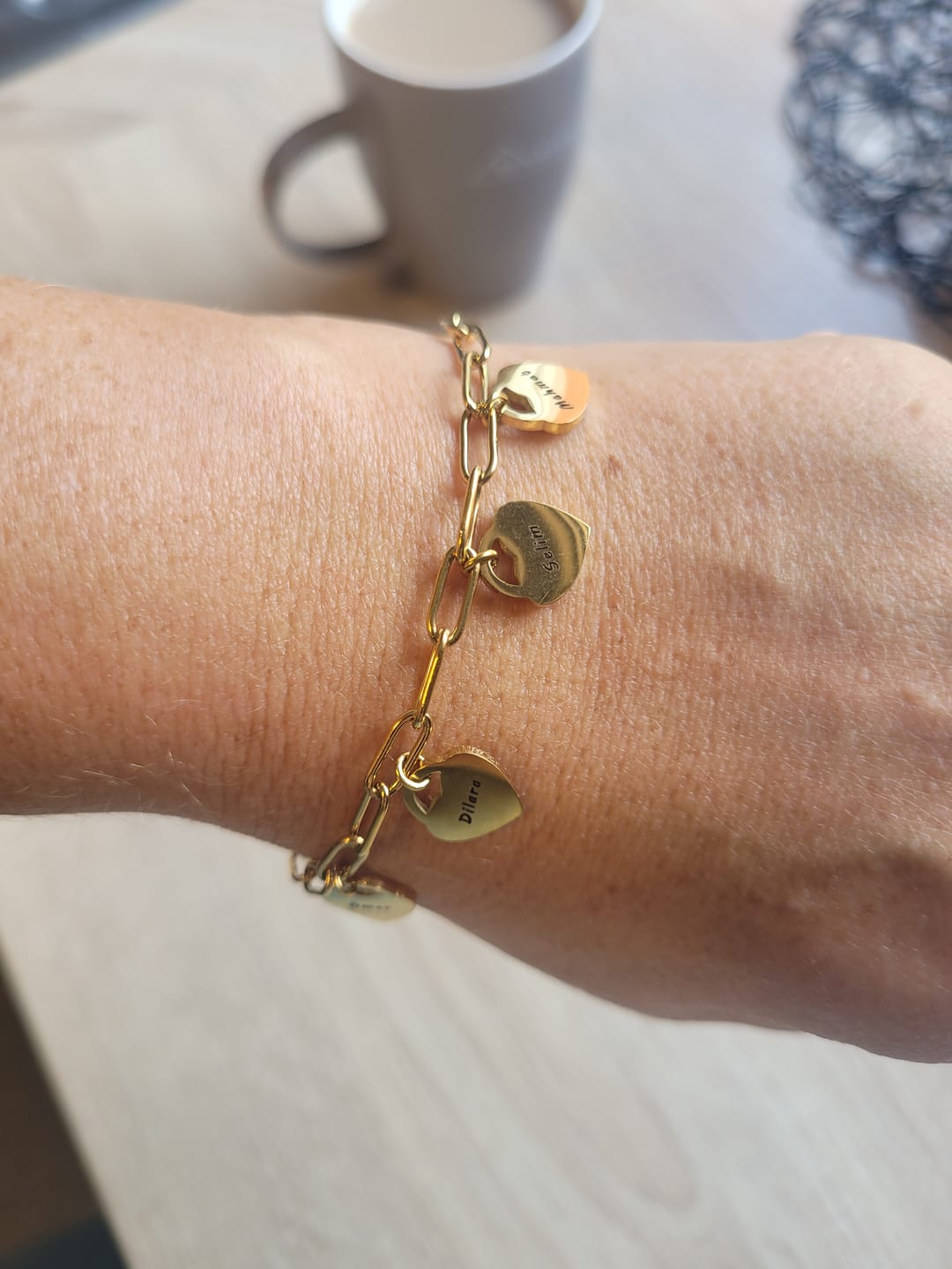 Customer photo review of Armband mit personalisierten Herzanhängern