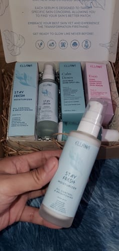 Customer photo review of Stay Fresh Moisturizer Controls Oil and Brightens