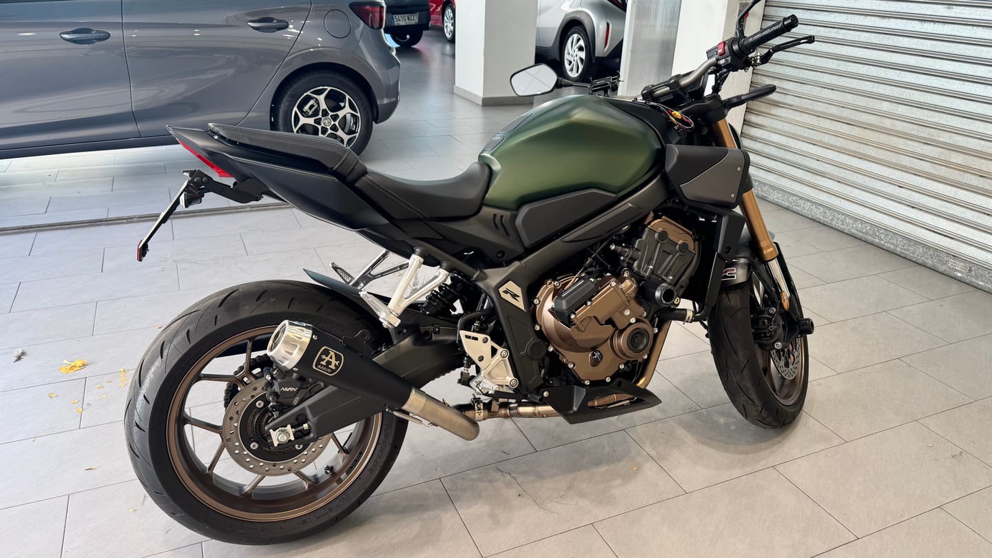 Customer photo review of Línea Completa Honda CB 650R-CBR 650R Artesanal (2019-2025)