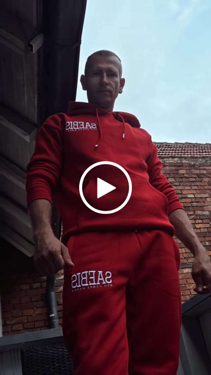 Customer video review of Lifestyle Herren Jogginghose rot mit Stickerei by SAEBIS®