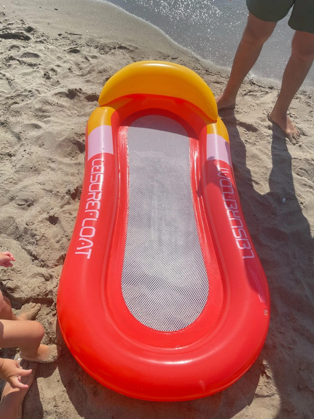 Customer photo review of Aufblasbare Wasserhängematte – Luftmatratze für Strand & Party