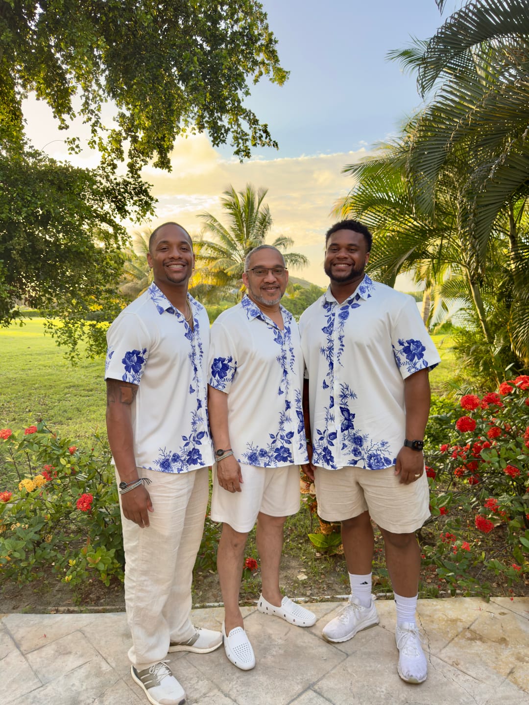 Customer photo review of Men's Blue Floral Print Hawaiian Button Up Summer Beach Casual Collar Short Sleeve Shirt