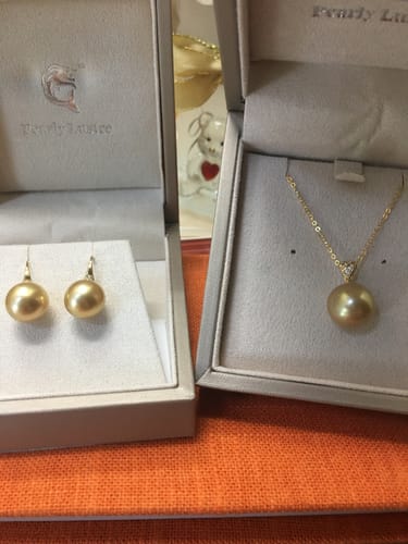 Customer photo review of 18K Solid Gold﻿ South Sea Golden Pearl Earrings KE00285