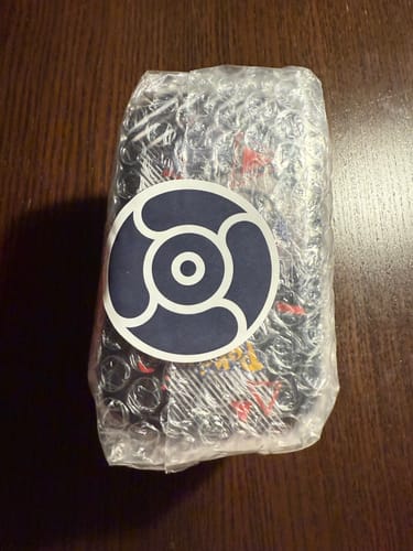 Customer photo review of Pokémon Mini-Tin-Box Karmesin & Purpur - Schwarz & Weiß Einall