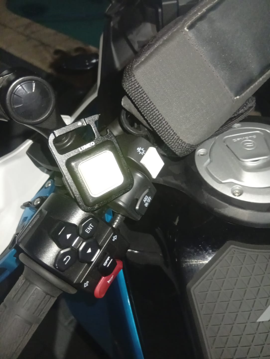 Customer photo review of Lumeo Pro BrightBuddy Keychain Light (FREE GIFT)