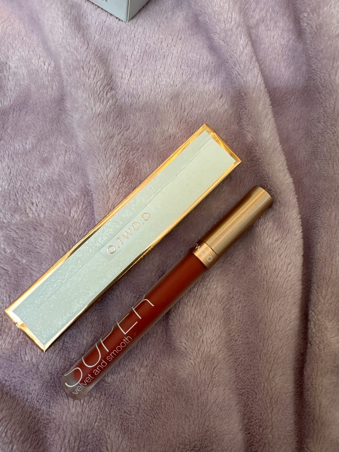 Customer photo review of O.TWO.O HONEY WHISPER VELVET MATTE LIP GLAZE