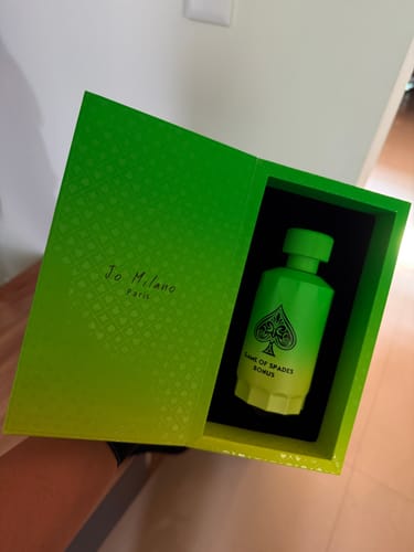 Reseña con foto de un cliente sobre Perfume Unisex Game Of Spade BONUS 100ml edp