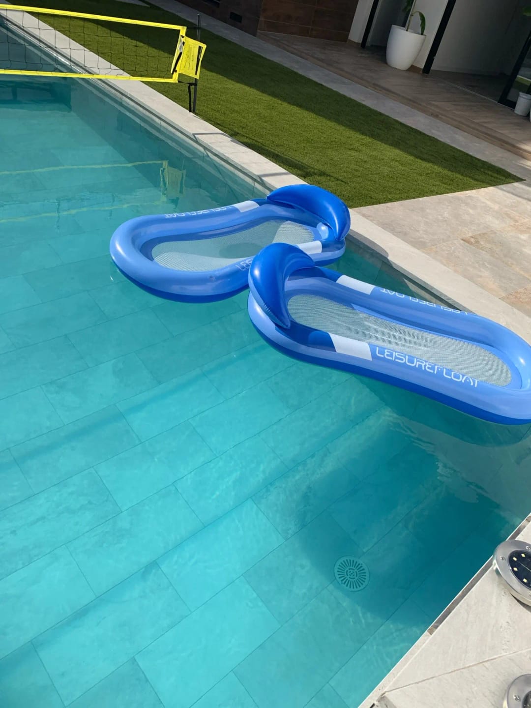 Customer photo review of Aufblasbare Wasserhängematte – Luftmatratze für Strand & Party
