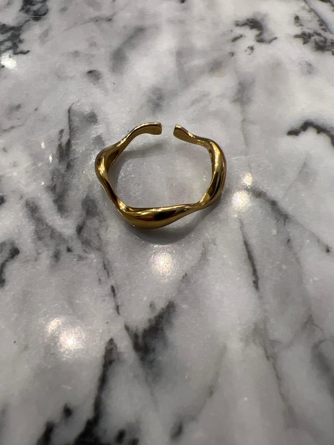 Customer photo review of 18K Gold Wave Ring