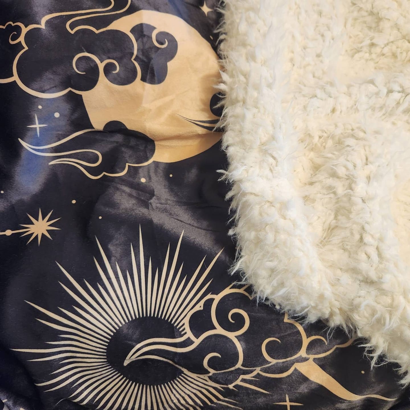 Customer photo review of Moon Sun Sherpa Hooded Blanket, Stars Constellation Celestial Festival Fleece Microfleece Adult Youth Men Woman Wearable Cloak Winter Gift