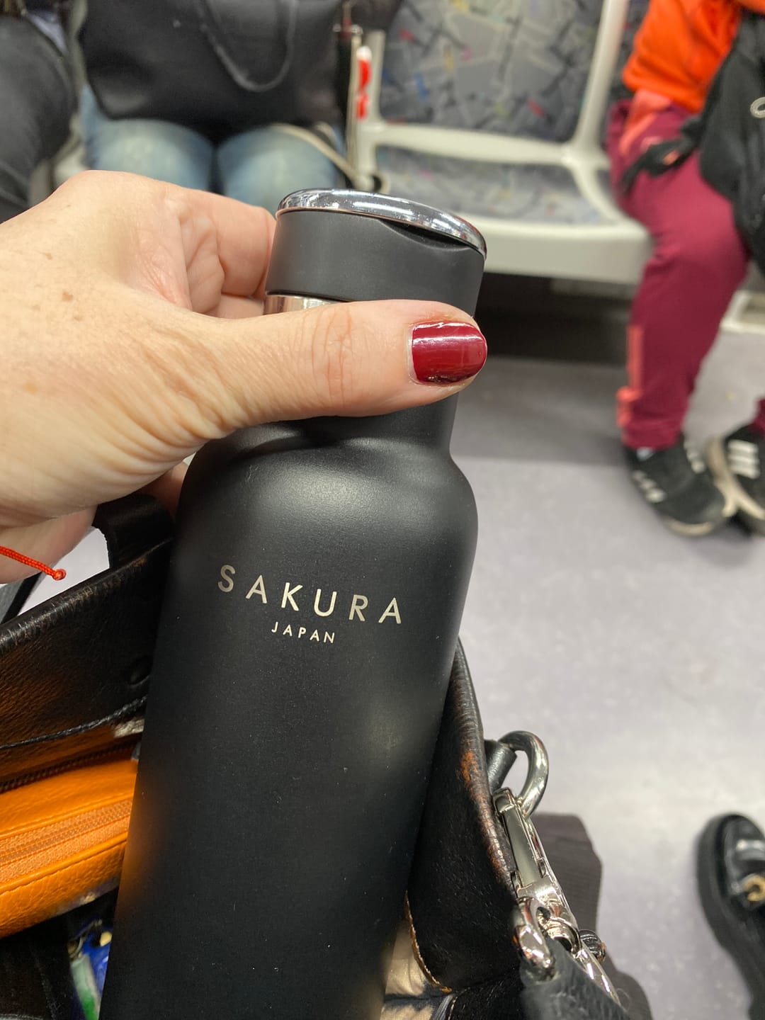 Customer photo review of Botella Térmica Sakura Acero Inoxidable 500 Ml Negra Mate