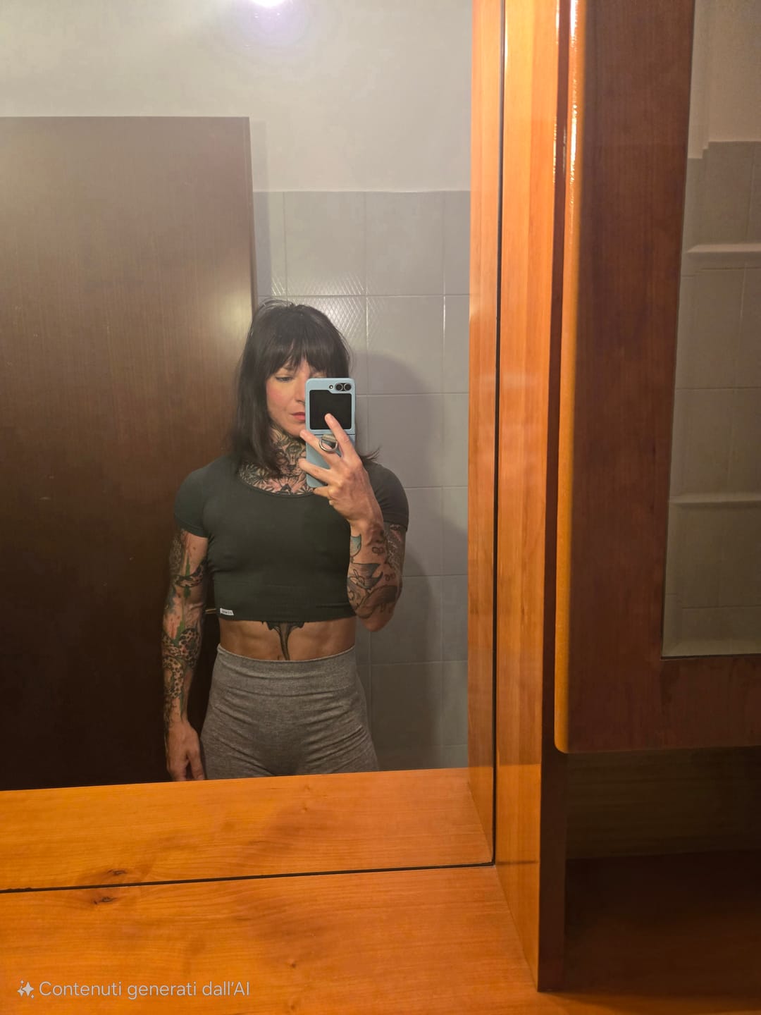 Customer photo review of T-Shirt Crop Top Coal Green