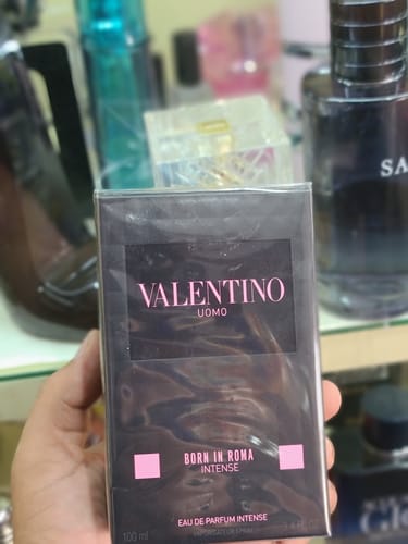 Reseña con foto de un cliente sobre Perfume Valentino Uomo Born in Roma Intense 100ml EDP
