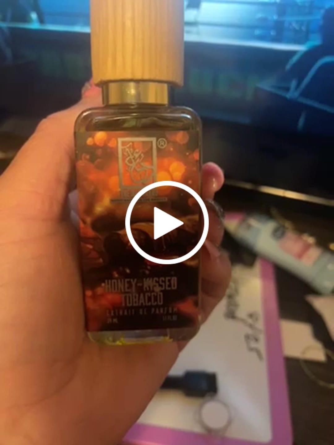 Customer video review of Honey-Kissed Tobacco