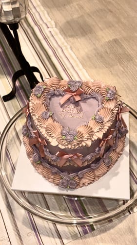 Customer photo review of adele