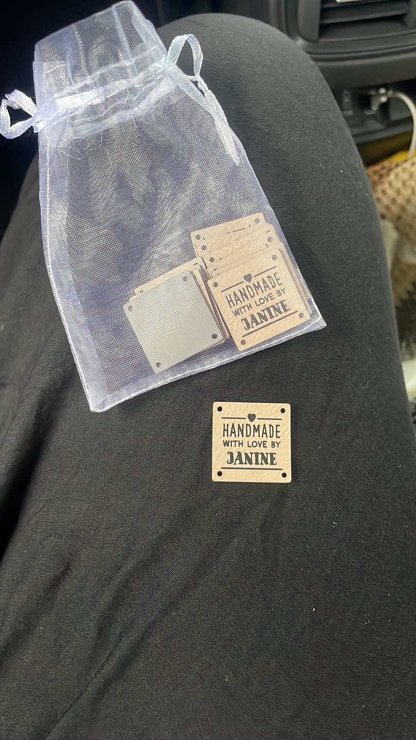 Customer photo review of Kunstleder Labels personalisiert mit Name oder Logo