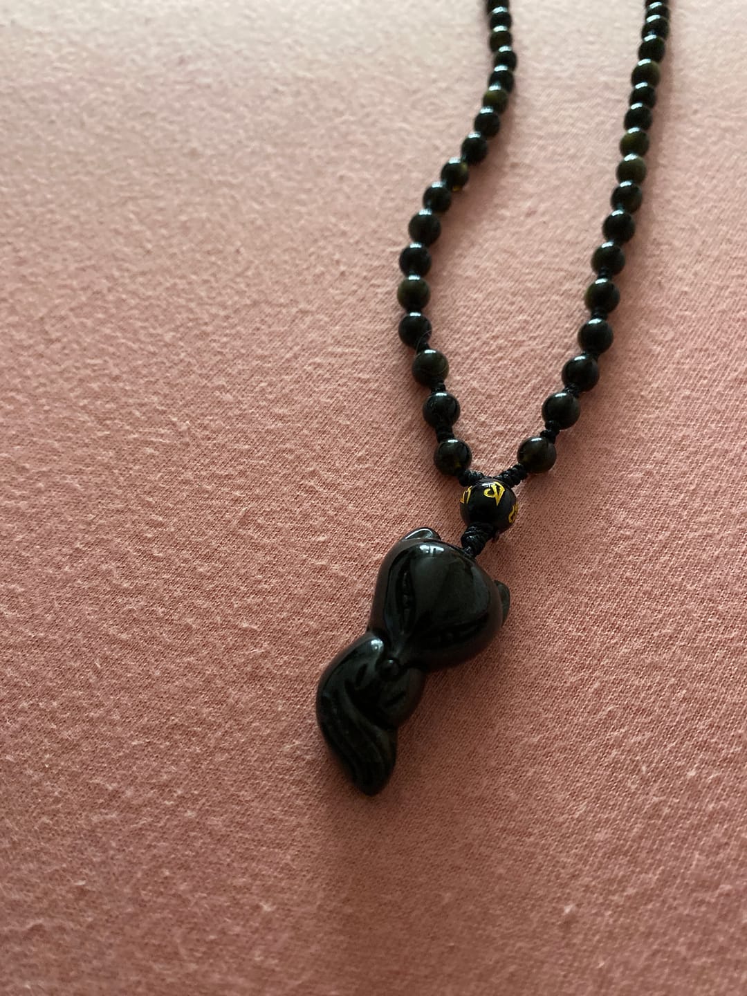 Customer photo review of Pendentif "Renard Sage" en Obsidienne Dorée