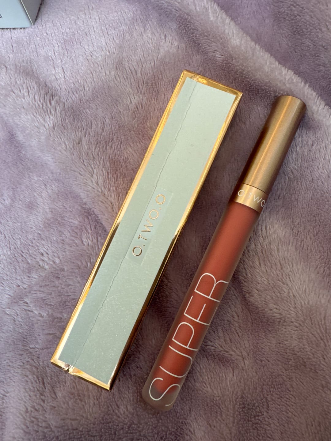 Customer photo review of O.TWO.O HONEY WHISPER VELVET MATTE LIP GLAZE