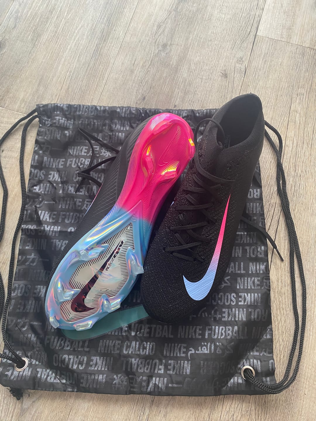 Customer photo review of Vapor 16 Nike by You FG - Noir/Bleu/Rose