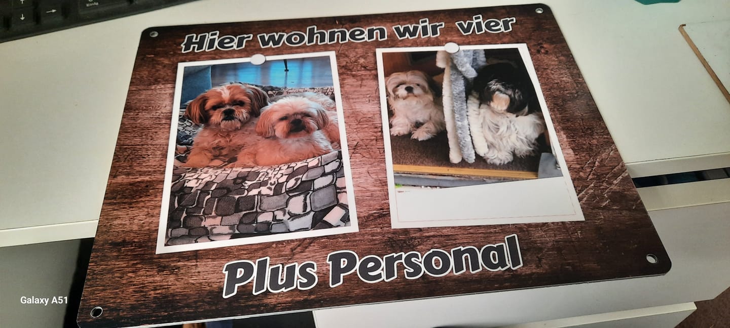 Customer photo review of Hunde-Türschild personalisiert mit Foto & Text (UV- und wetterfest)