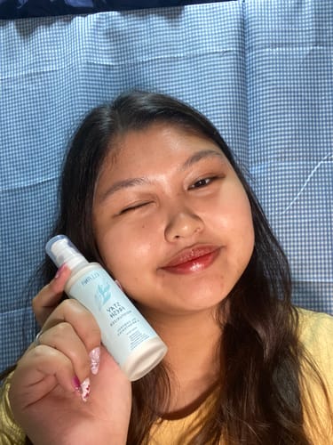 Customer photo review of Stay Fresh Moisturizer Controls Oil and Brightens