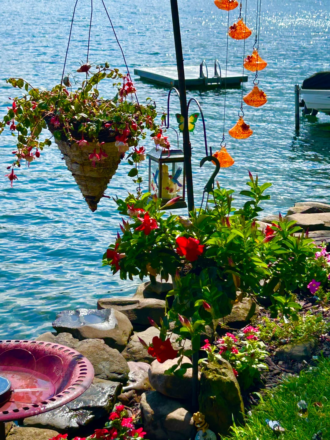 Customer photo review of VINGUYS Hummingbird Feeder with Wind Chimes
