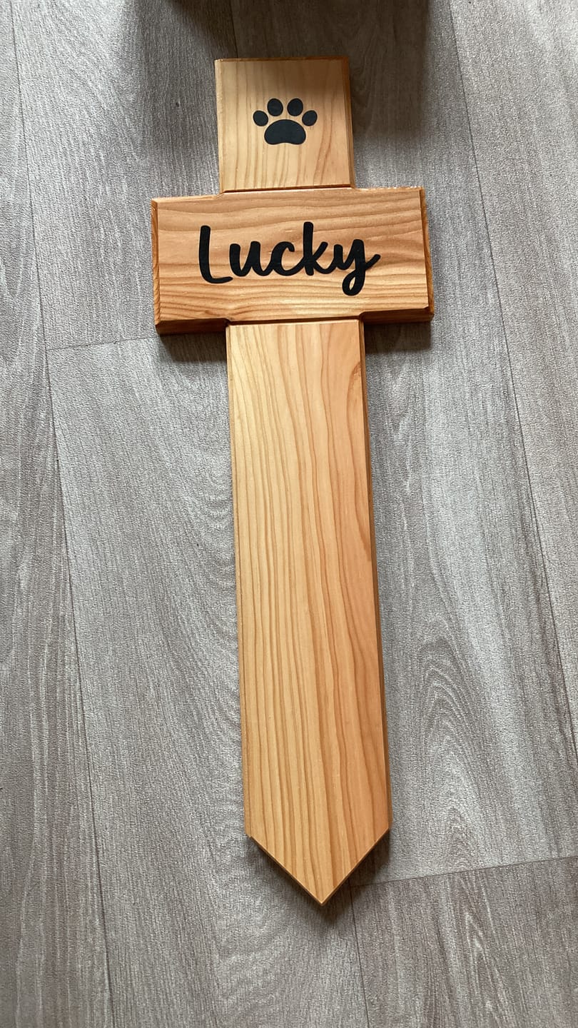 Customer photo review of Tier-Grabkreuz aus Holz mit Namen