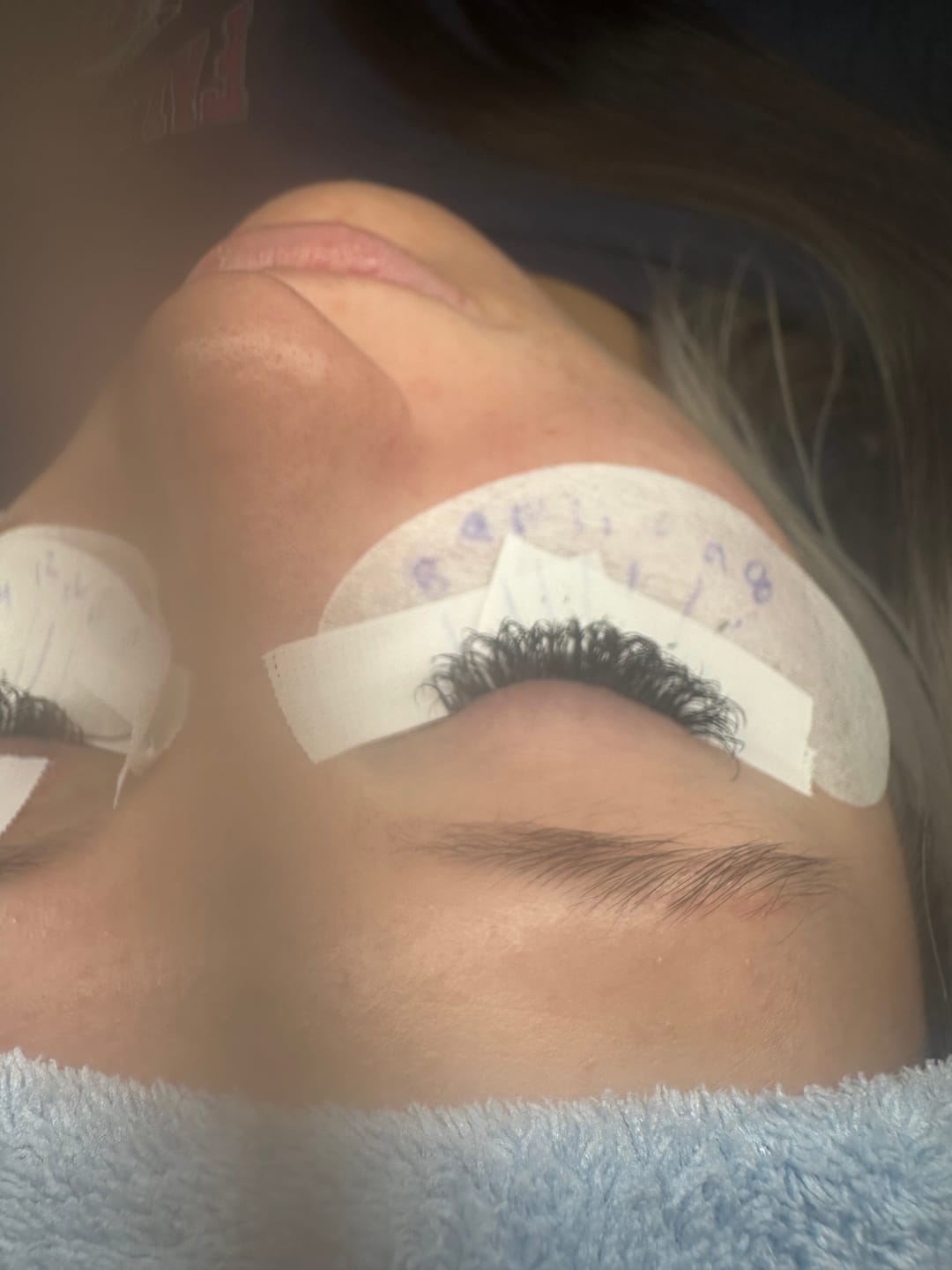 Customer photo review of Bomb Glue 0.1-0.3s Fast Drying Extremely Strong Lash Adhesive