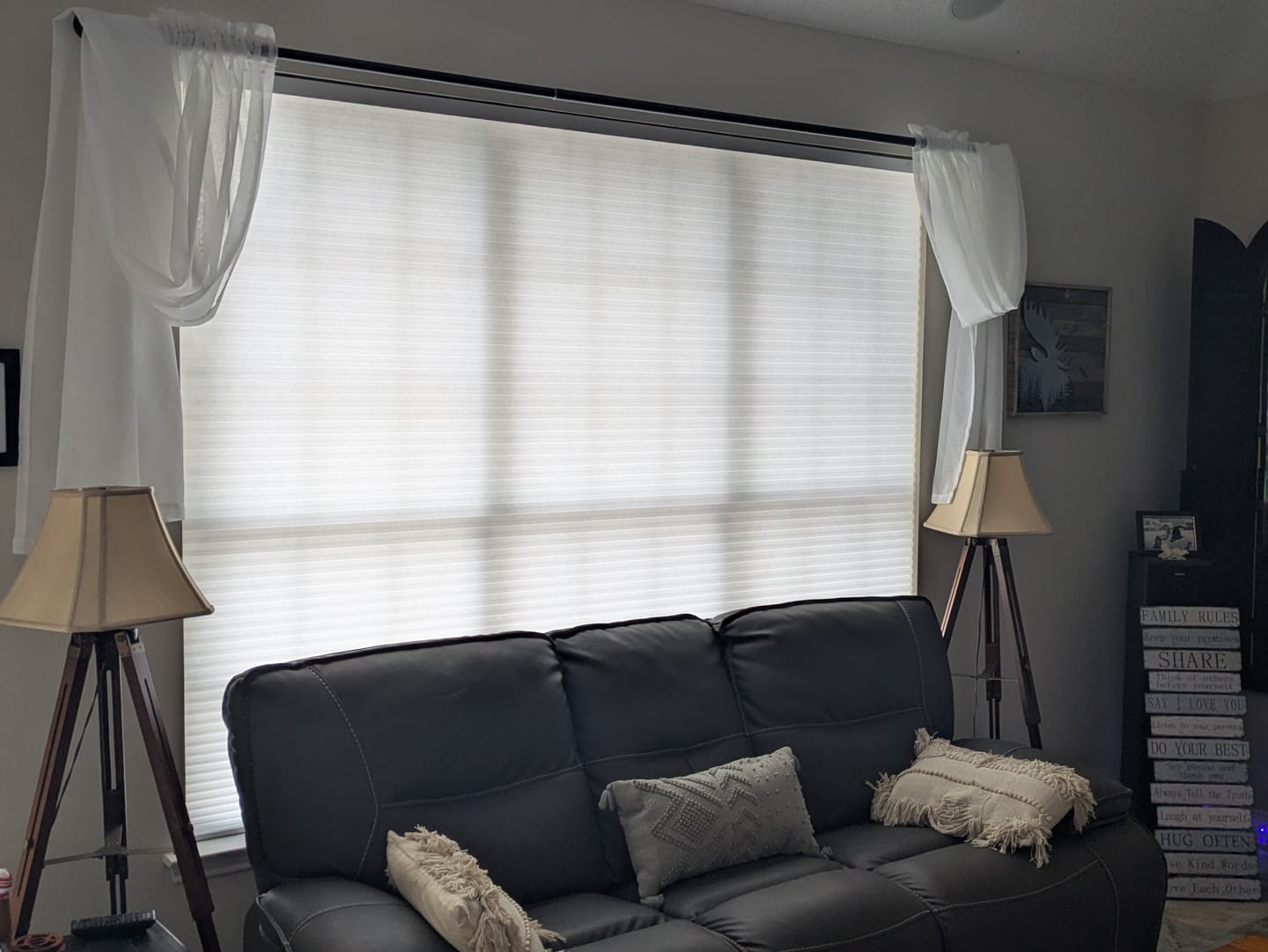Customer photo review of SmartWings Motorized Light Filtering Cellular Shades Nowa