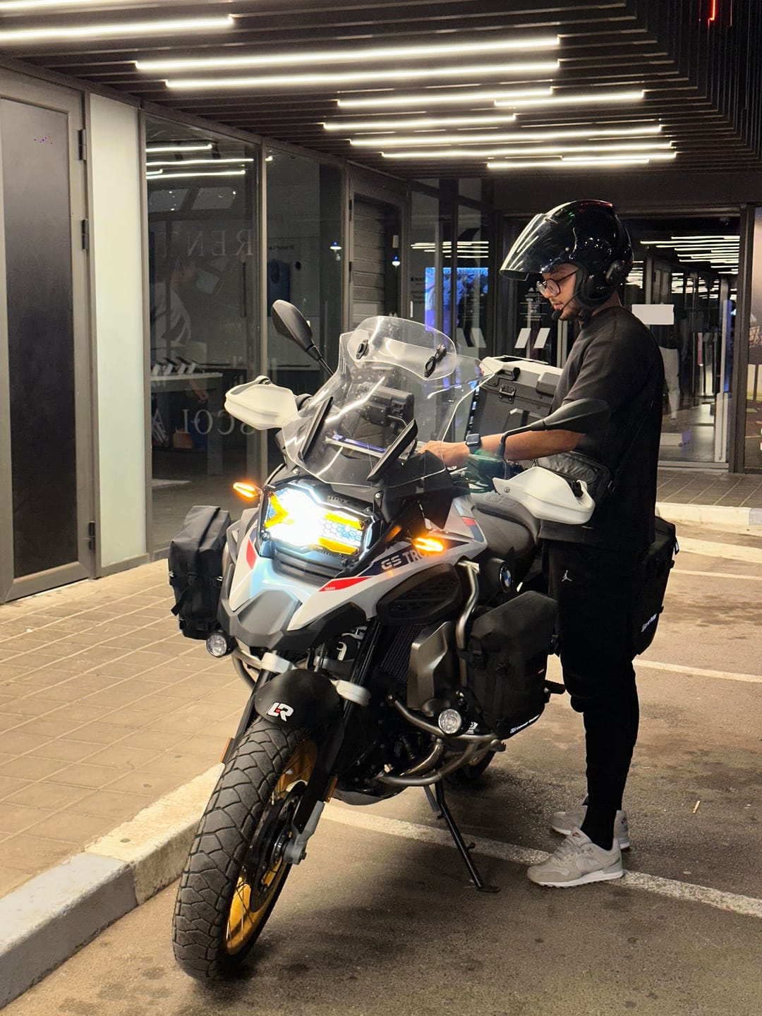 Customer photo review of Headlight Guard Kit BMW R1200/1250 GS / ADVENTURE LC (Liquid Cooled) - [Patent Pending]