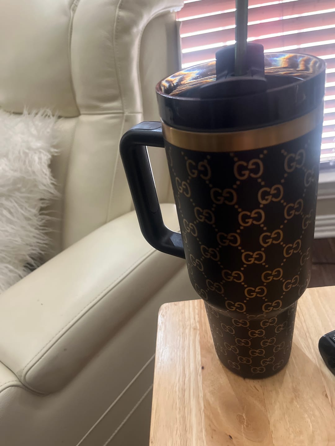 Customer photo review of Designer Holographic 40 OZ In-Car insulated Cup(GG Design2)