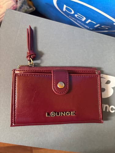 Reseña con foto de un cliente sobre Billetera Mediana Charol