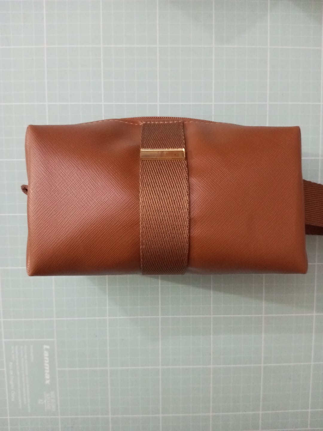 Customer photo review of CEDRO 0.8MM COM FUNDO DE MALHA COR CARAMELO