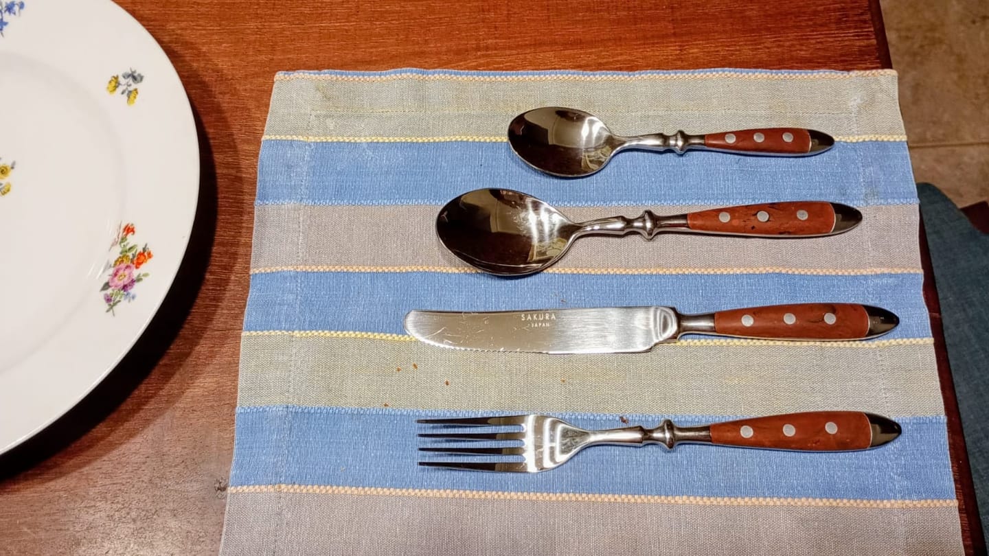 Customer photo review of Set De Cubiertos Mediterranean Sakura Wood Acero Inoxidable De 24 Piezas
