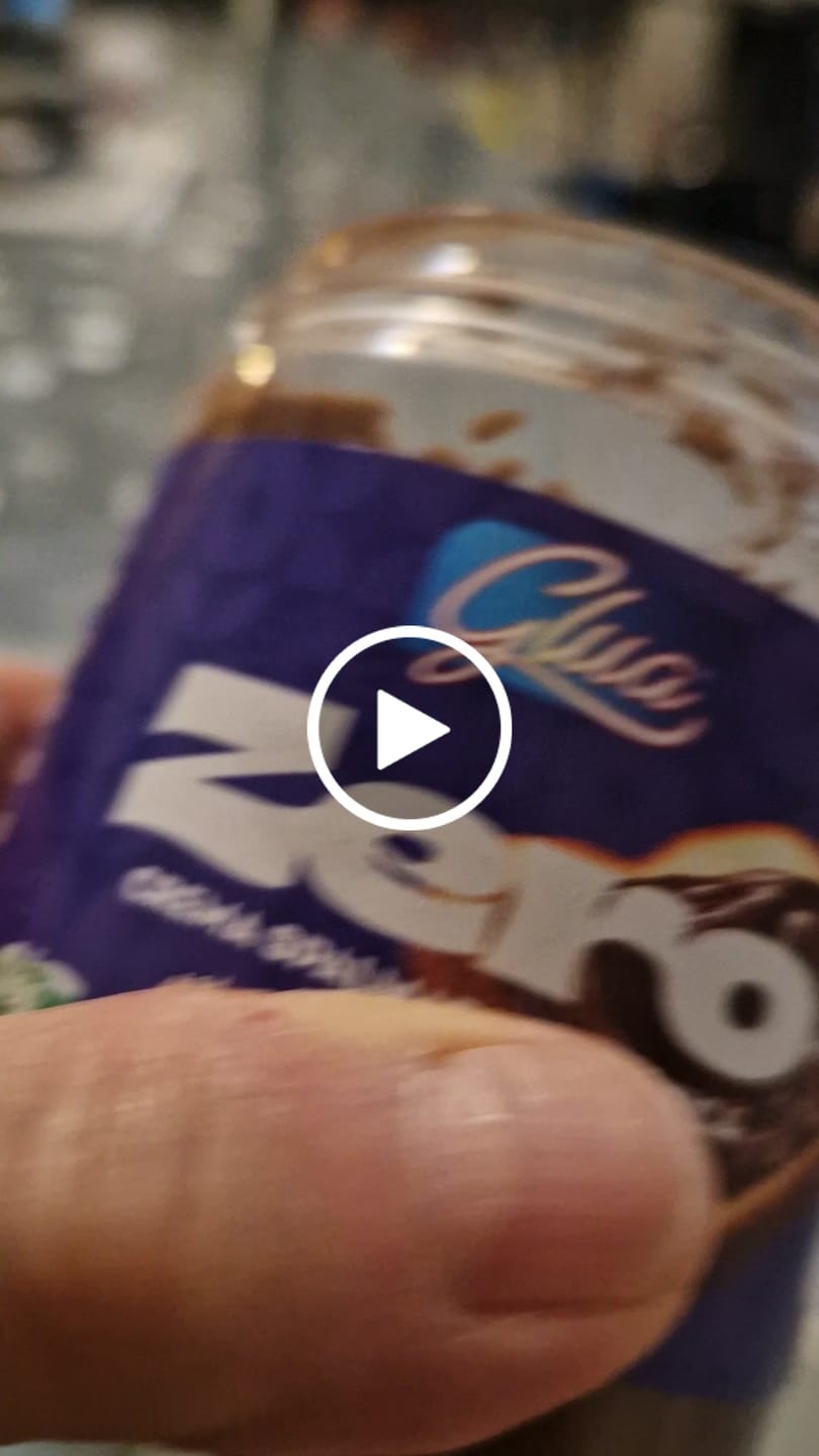 Customer video review of Crema proteica gusto nocciola e cacao