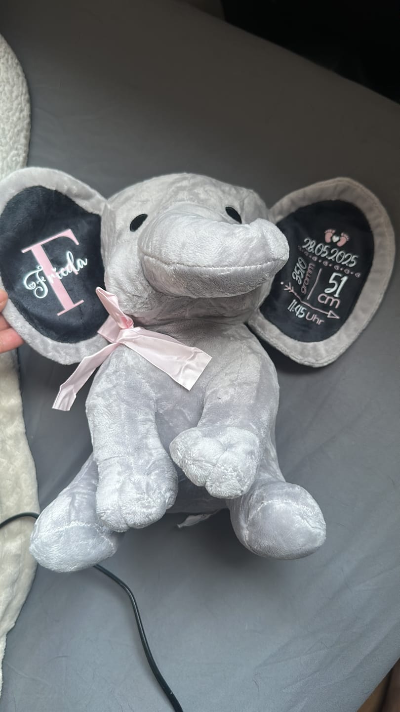 Customer photo review of Kuschel Elefant - Baby-Stofftier