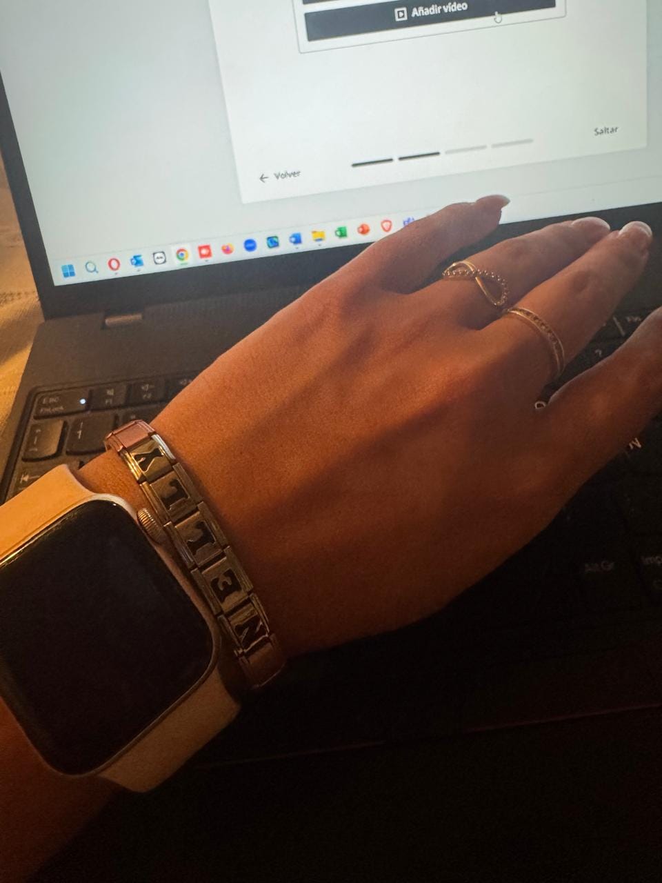Customer photo review of Charm Inicial Plateada