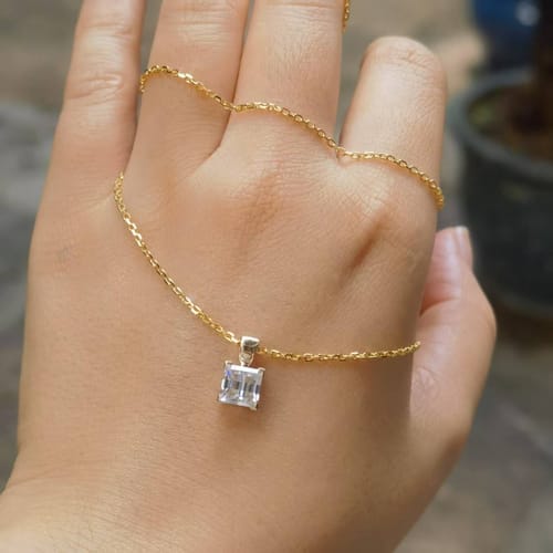 Customer photo review of Doveggs Pixel Cut Tryout loose moissanite/colored gem stone