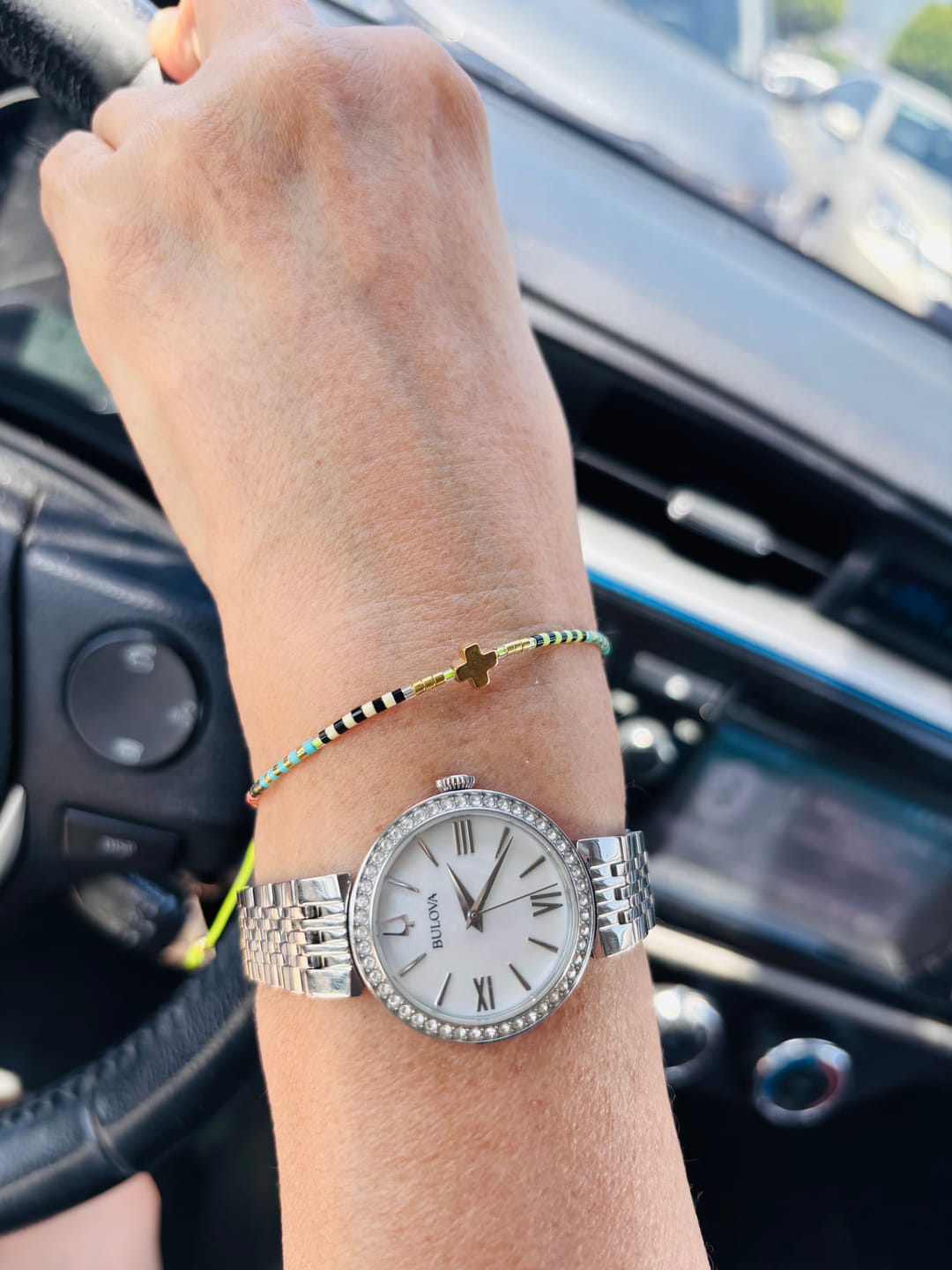 Customer photo review of Pulsera Chaquiras Colores Con Cruz