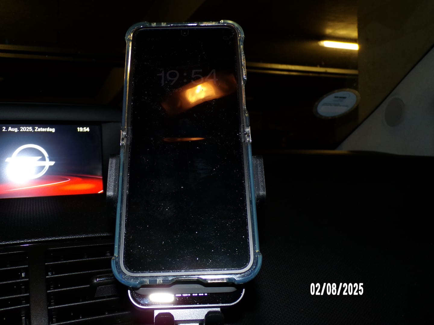 Customer photo review of WEGMAN™ Telefoonhouder Auto met 15W QI Draadloze Oplader - Autolader