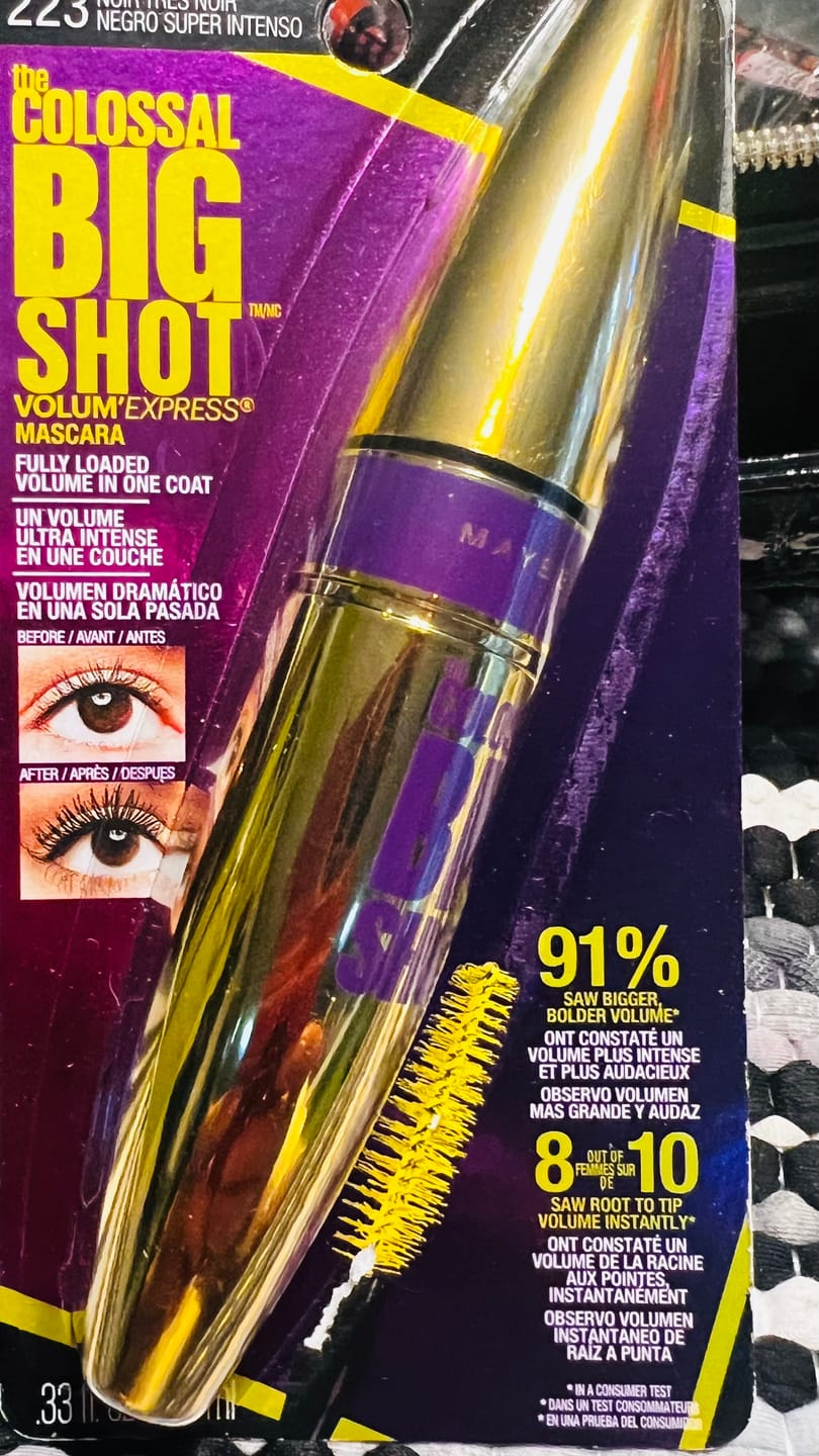 Customer photo review of Máscara de Pestañas Volum Express The Colossal Big Shot Lavable Blackest Black Maybelline - Venta al por Mayor 6 Unidades (K22525)