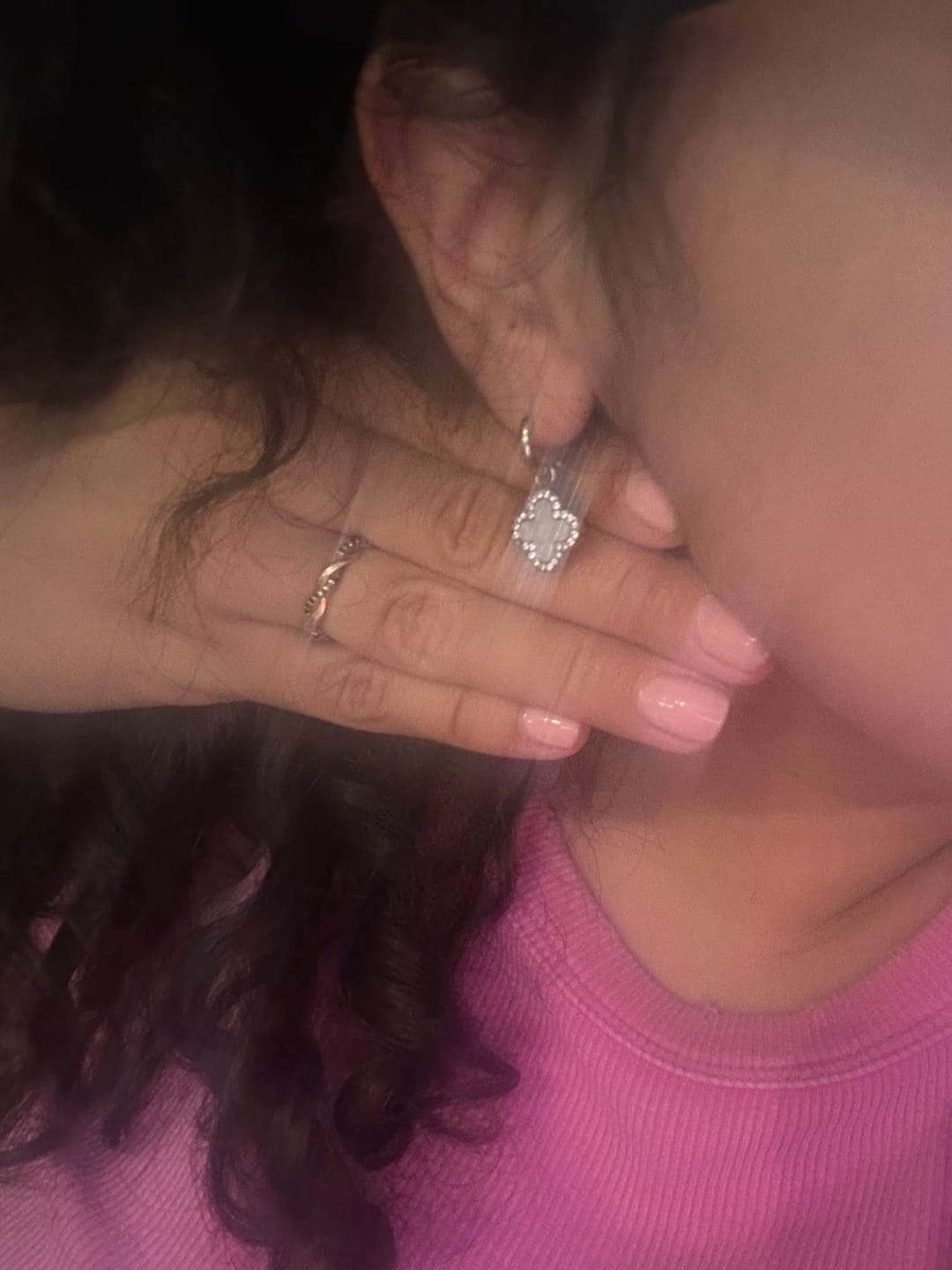 Customer photo review of Pave Perlmutt Lucky Leaf Ohrringe 14K Vergoldet