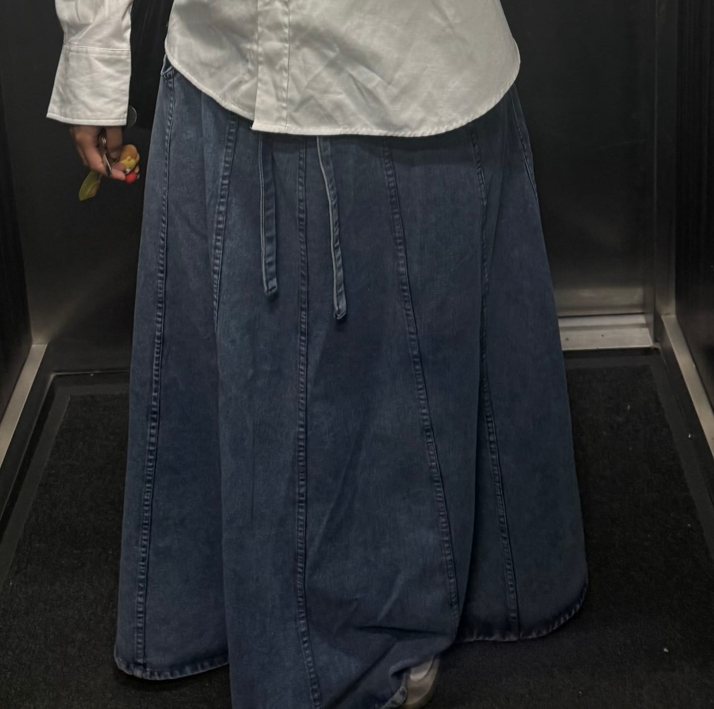 Customer photo review of Jupe en jean oversize « URBANISTA DENIM SKIRT » - DAILY DRESS