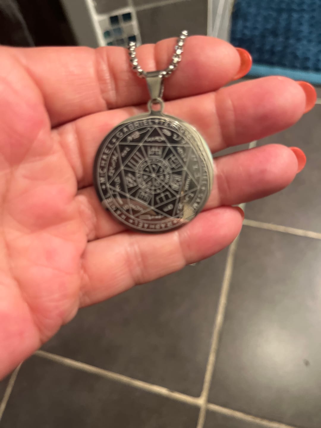 Customer photo review of Pendentif Sceau des 7 Archanges