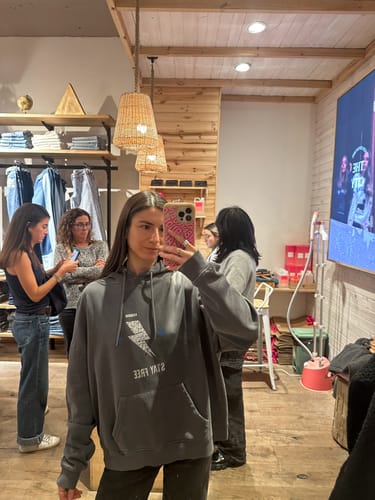 Customer photo review of Polerón Hoodie Estampado Grey