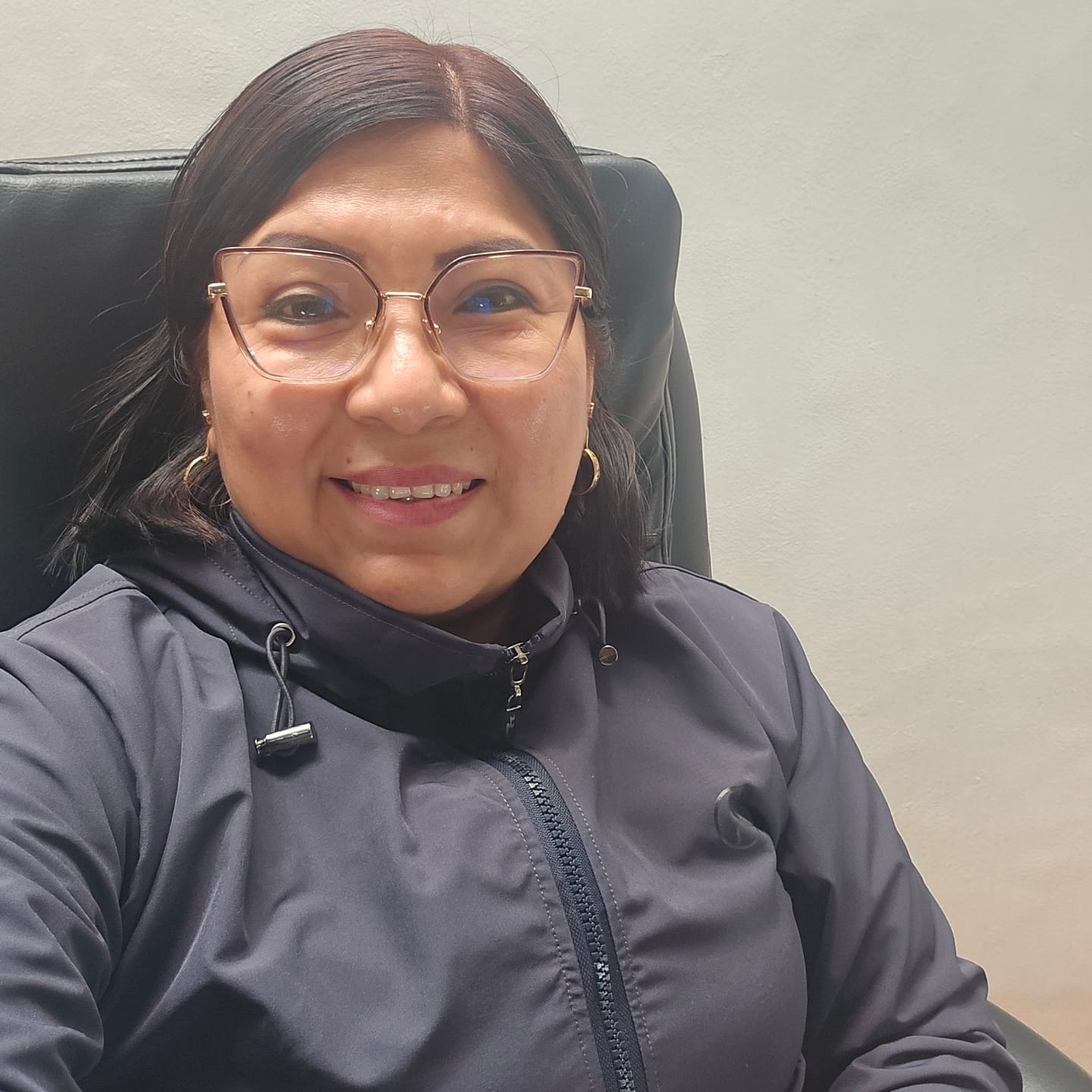 Customer photo review of CASACA CORTAVIENTO OVERTRIP AZUL MARINO