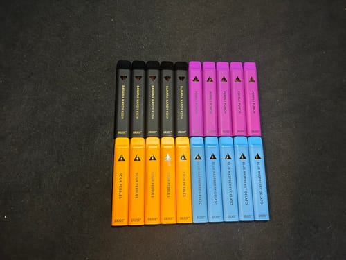 Customer photo review of Box of 5 vapes Fume Extracts Limited Delta 8 Live Resin Disposable 2G - Sour Pebbles Sativa