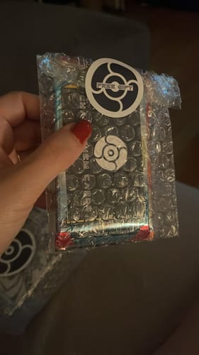 Customer photo review of Pokémon Boosterbundle Karmesin & Purpur – Schwarze Blitze